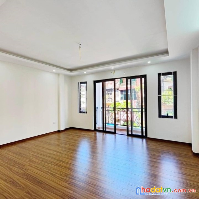 Phân lô víp hoàng cầu, 7 tầng thang máy, 80m2, ô tô kinh doanh, 17 tỷ