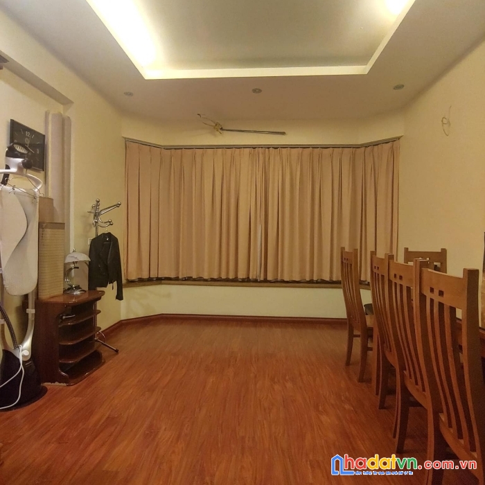 Bán nhà chính chủ lô góc , sát phố đội cấn - 4 tầng - ngõ thông - mặt tiền rộng - 2.65 tỷ.