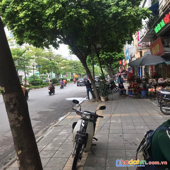 Bán gấp nhà 5 tầng mặt phố trung kính lớn,kdoanh siêu đỉnh,vỉa hè thoáng rộng,giá 22,5 tỷ.