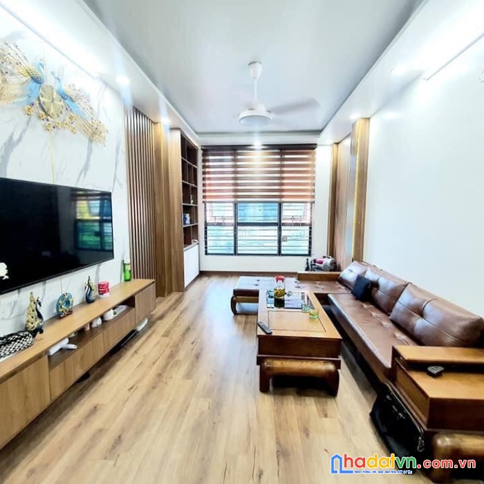 Nhà 5 tầng- gara - ô tô tránh - vỉa hè  - kinh doanh văn phòng - view vườn hoa
