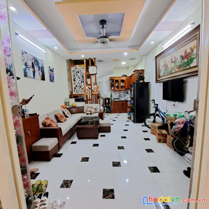 Bán nhà trương định, hoàng mai, 33m, 5 tầng, mặt tiền 4m, giá 3.2 tỷ.