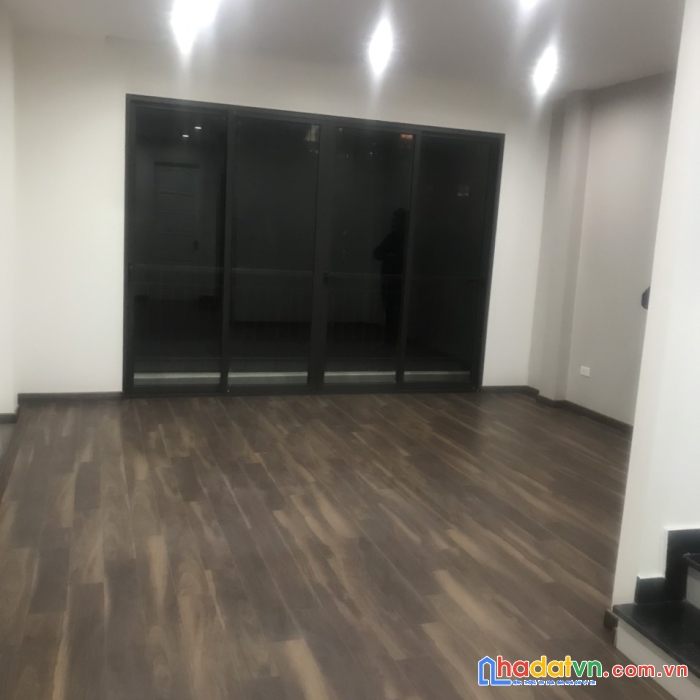 Chính chủ bán nhà mp phúc xá bđ kd vỉa hè rộng 51m nhỉnh 5 tỷ