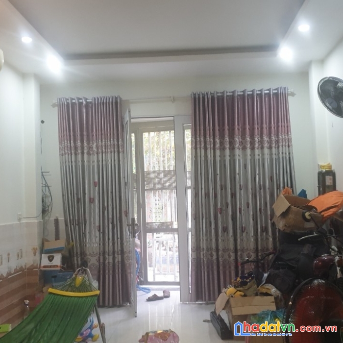 Nhà 3 tầng dtich 40m2 tại quận 12 hẻm xe hơi thông. giá chỉ 3 tỷ rưỡi.