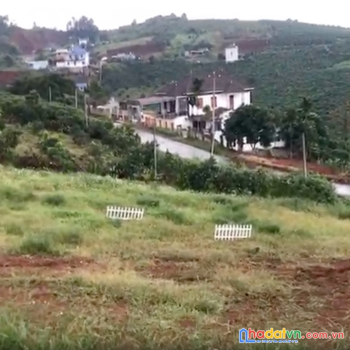 Đất thổ cư mặt tiền gần nút giao cao tốc view săn mây giá 900triệu /nền.