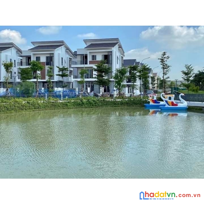 Siêu biệt thự view hồ giải nhiệt