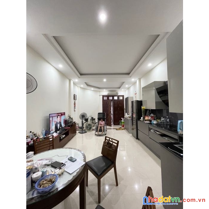 Giá cực tốt! bán nhà hoa lâm 45m 5 tầng 3 tỷ 5.
