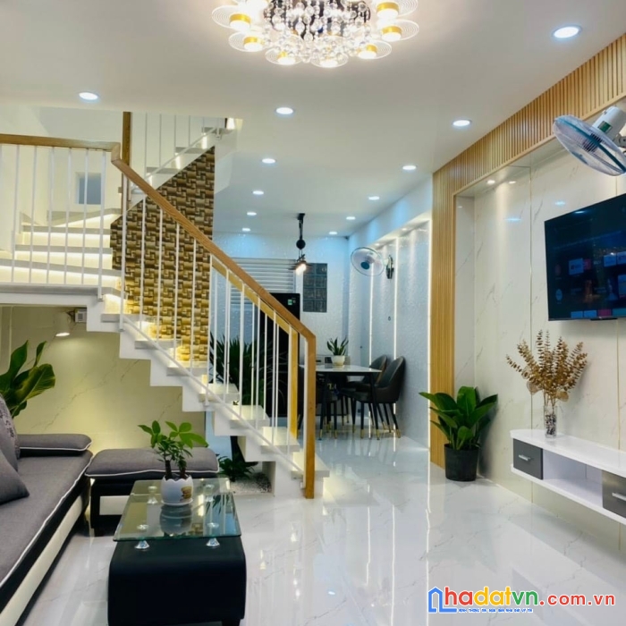Bán nhà đường cmt8 quận 3,mới 10%, 50 m2, nở hậu 5.5m, 3 tầng, giá 6 tỷ tl