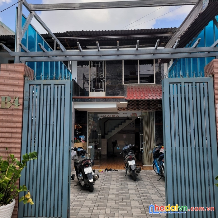 Linh xuân sát ngay đường 11, 100m. 2 lầu, đường nhựa vỉa hè 9m, giá hơn 6.3 tỷ.