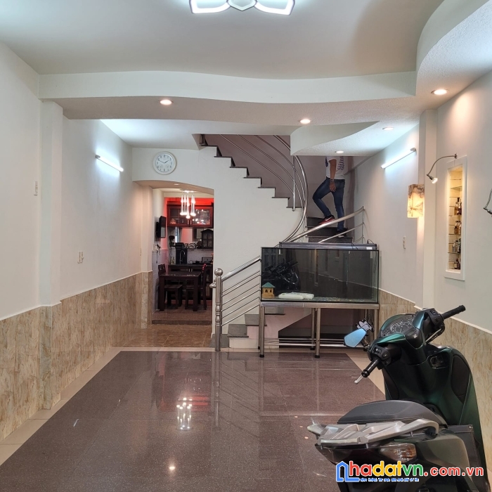 Bán giúp anh nhà vip tân bình – lạc long quân – 3 tầng – hẻm xe hơi – 55m2 – nở hậu -