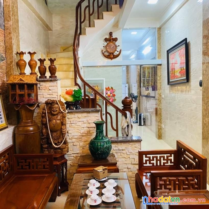 Cô giáo lan về hưu muốn bán nhà mặt phố quang trung – hà đông 
                    nhà  5 tầng