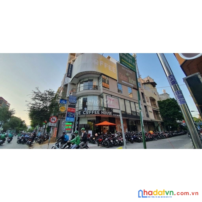 Góc 2 mt 798 sư vạn hạnh, p.12, q.10, 4.5x18m, trệt, 4 tầng, sân thượng