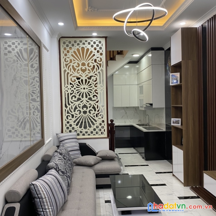 Bán gấp! nhà 5 tầng, đẹp, thoáng đãng, ngõ 206 cổ linh, long biên, ba gác vào nhà, 3,35 tỷ