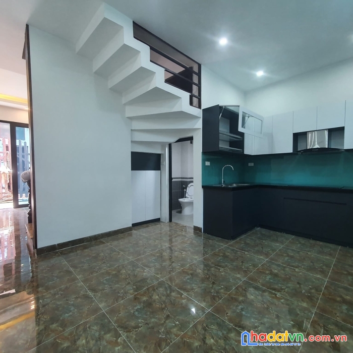 Bán nhà đẹp  bồ đề long biên 42m2 5 tầng chỉ 4.4 tỷ long lanh 2 mặt ngõ trước sau - gần hồ