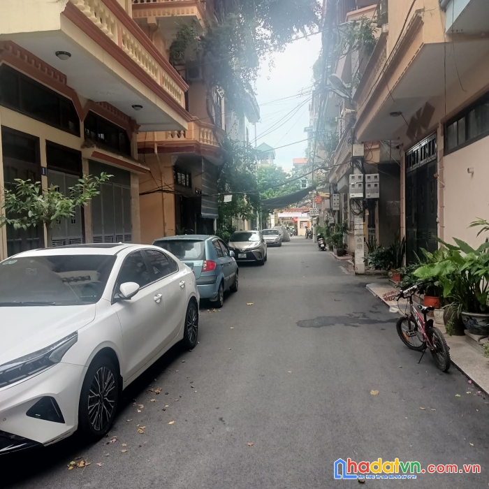 Bán nhà đường láng, lõi đống đa - ngõ rộng ô tô tránh - 7 chỗ đỗ ngày đêm - 50m - 5.5 tỷ