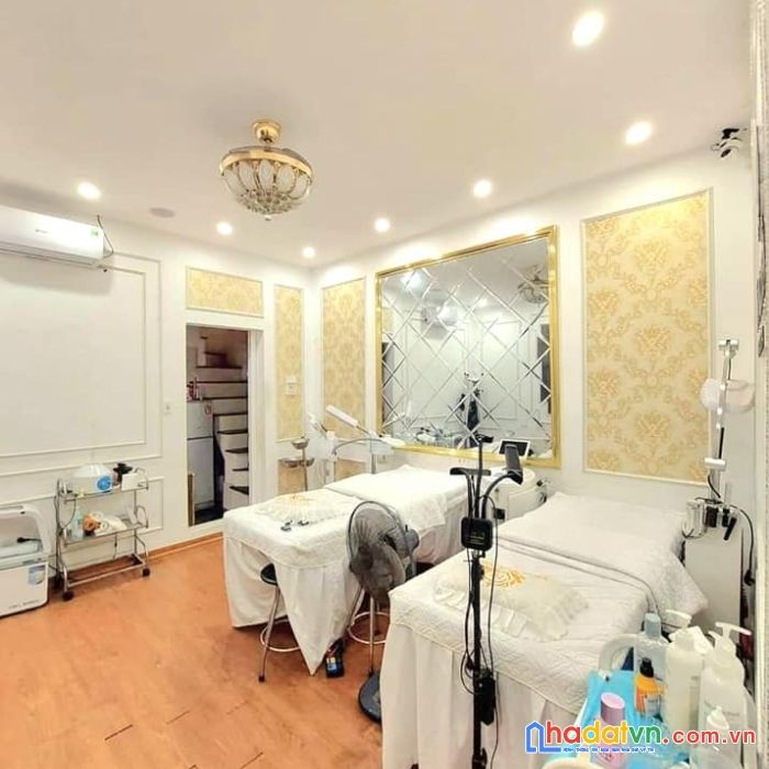 Bán nhà đê la thành - kinh doanh, 5 tầng, ba bước chân ra mặt phố