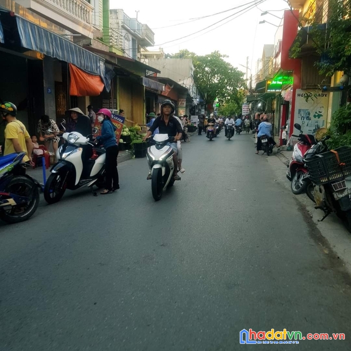 Chủ cần chuyển nhượng lại nhà 3 tầng phố chợ hương, hưng đạo, dương kinh. giá 1,x tỷ