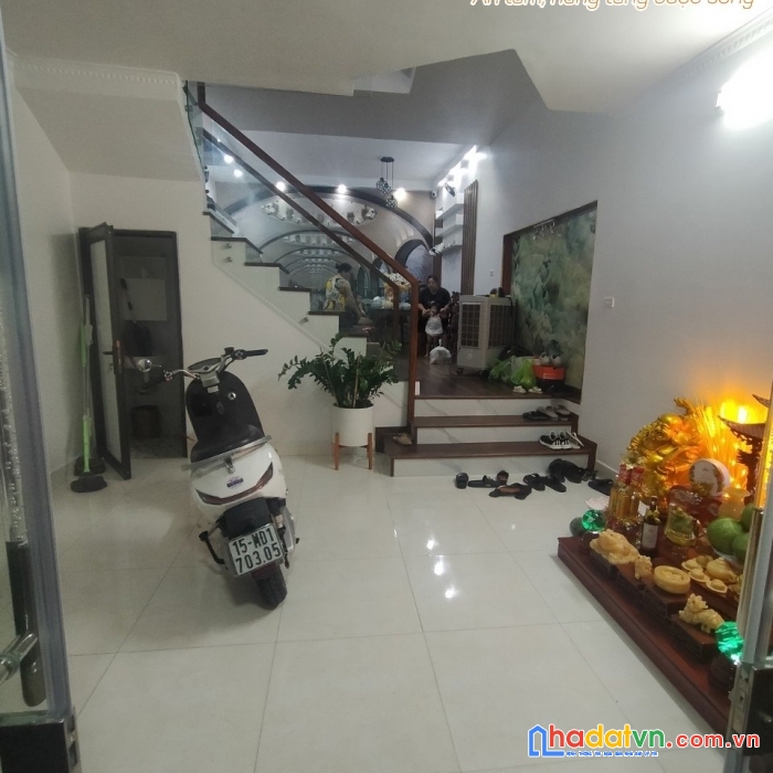 N424   chính chủ gửi bán căn nhà ở thiên lôi- chủ tặng  toàn bộ nội thất siêu đẹp   
lh 