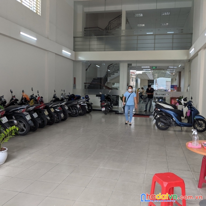 Bán nhà mặt tiền kha vạn cân, 548m2 giá 100 tỷ, đang cho thuê.