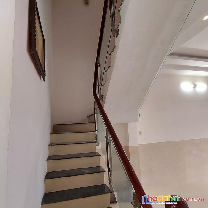 Bán nhà 2 tầng vuông vức đg quang trung, dt 4.5x12. giá chỉ 3.3 tỉ