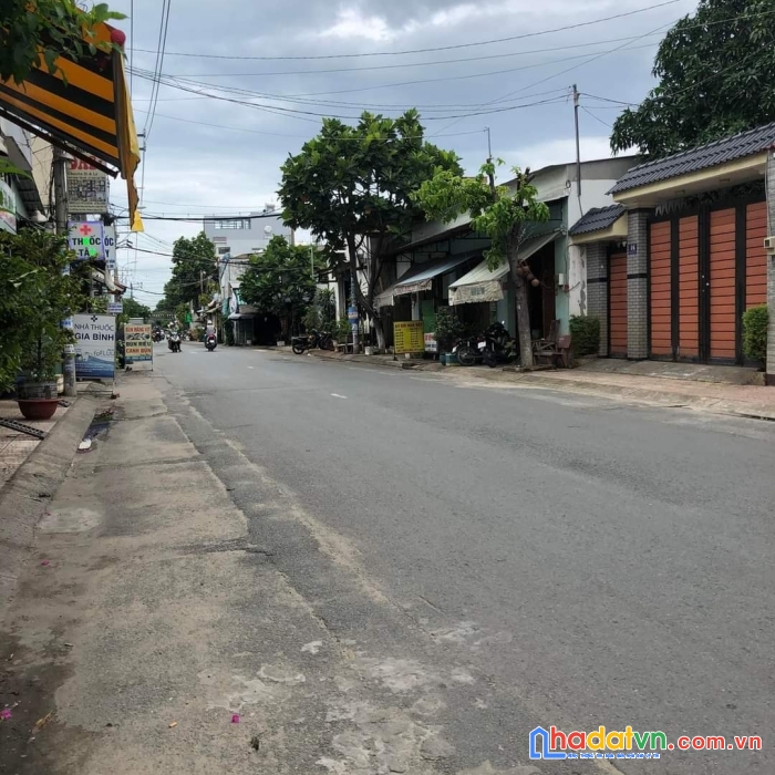 Bán nhà bình tân, mặt tiền miếu bình đông đường 8m , sát lê văn quới, ngã 4 bốn xã, sổ vuông vức