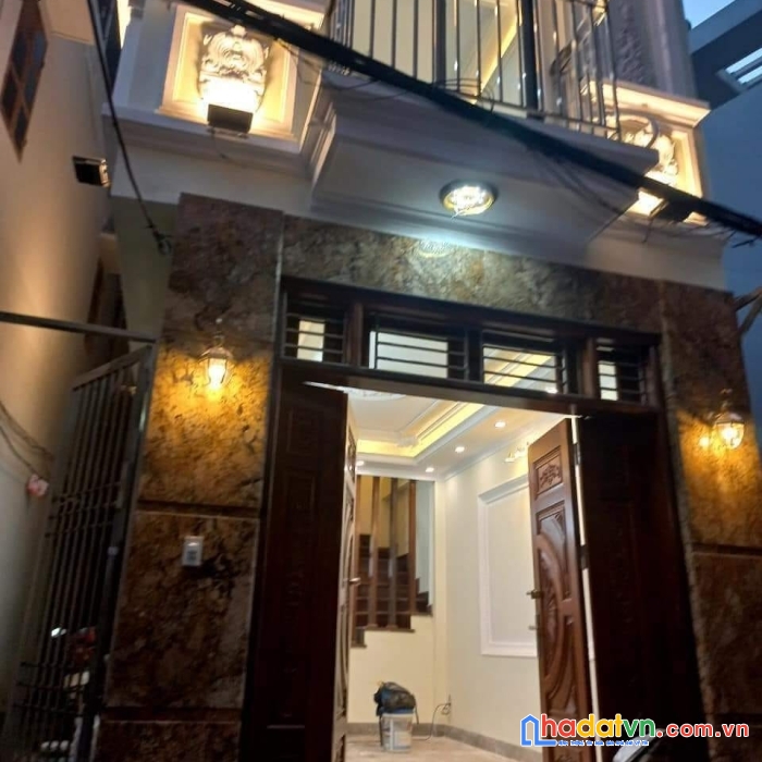 Nhà đẹp - lô góc - 5 tầng phố trạm 32 m2, mt3.7m, 4.35 tỷ