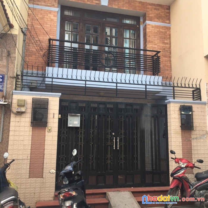 Chính chủ cần bán gấp nhà hxh đường cmt8 phường 10 quận 3 diện tích 4.3x28 sổ vuông vức, phong