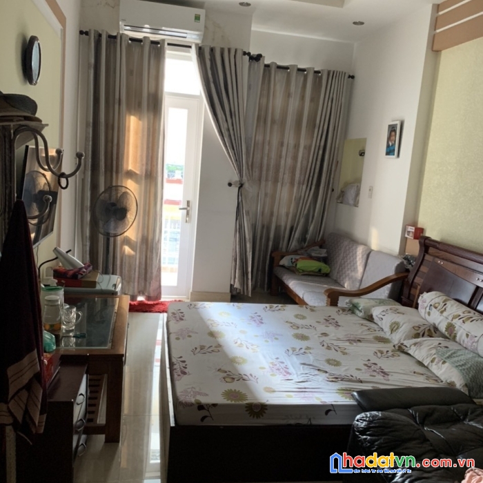 Bán nhà bình thạnh mặt tiền 60m2 4 tầng đẹp lung linh 5 phòng ngủ diên hồng chỉ 7.8 tỷ.