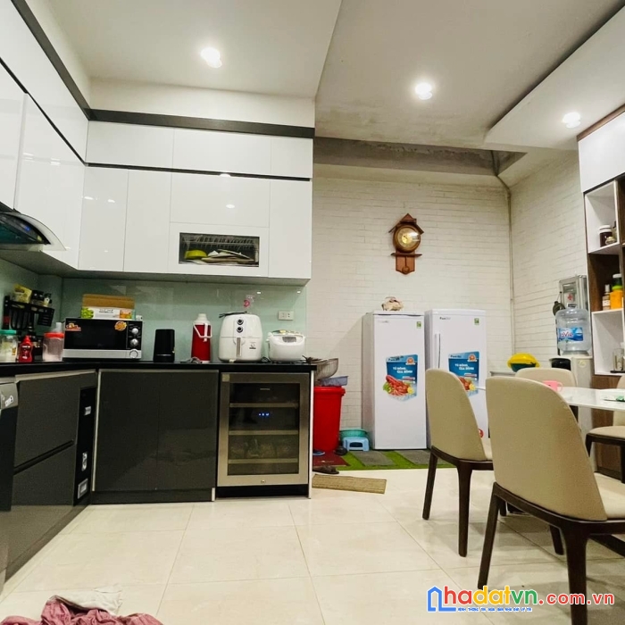 Bán nhà trần quốc hoàn, quận cầu giấy: pl công an, ô tô, nội thất vip, 55m2 chỉ còn 9.5 tỷ