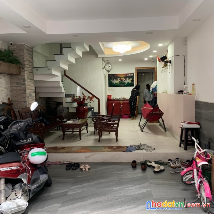 Bán nhà hxh thống nhất 1/ 5 x 18.5m, 3 lầu 5pn giá chỉ 8.8 tỷ