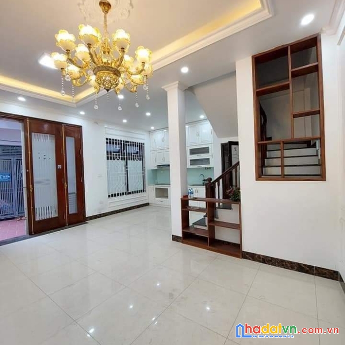 Bán gấp nhà đẹp long biên -37m × 5tầng - vài bước chân ra ô tô tránh.