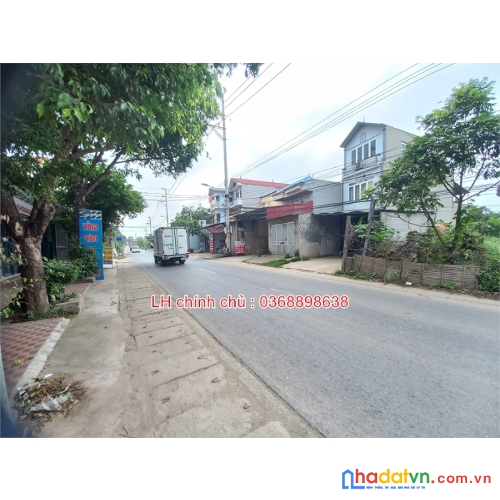 2 ô tô chạy vù vù, đối diện sân bóng và nhà văn hoá, giá chỉ nhỉnh 700tr