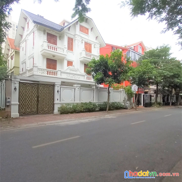 Bán nhà biệt thự khu đô thị cầu giấy. 200m – mt15m - 1hầm - tmay: giá 72 tỷ