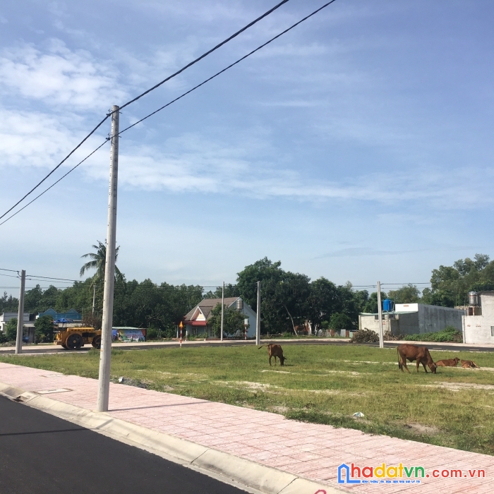 Bán nhanh lô đát cách sân bay long thành xã bình sơn 2km, giá 1ty7, diện tích 110m2
