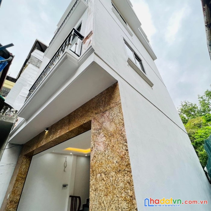 Bán gấp nhà 5 tầng phố nguyễn khang,mới,thơm mùi sơn,lô góc.dt 36m chỉ 4.8 tỷ.