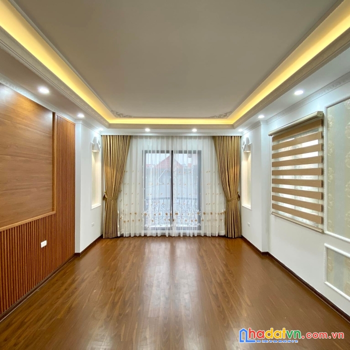 Bán nhà ngô gia tự, long biên,40m2 x 5 tầng,ngõ thông, gara, thang máy, nhà đẹp ở ngay