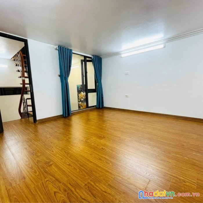 Bán nhà thái hà, đống đa, hiện đại, gần phố, 23m2, 2 ngủ, nhỉnh 2 tỷ