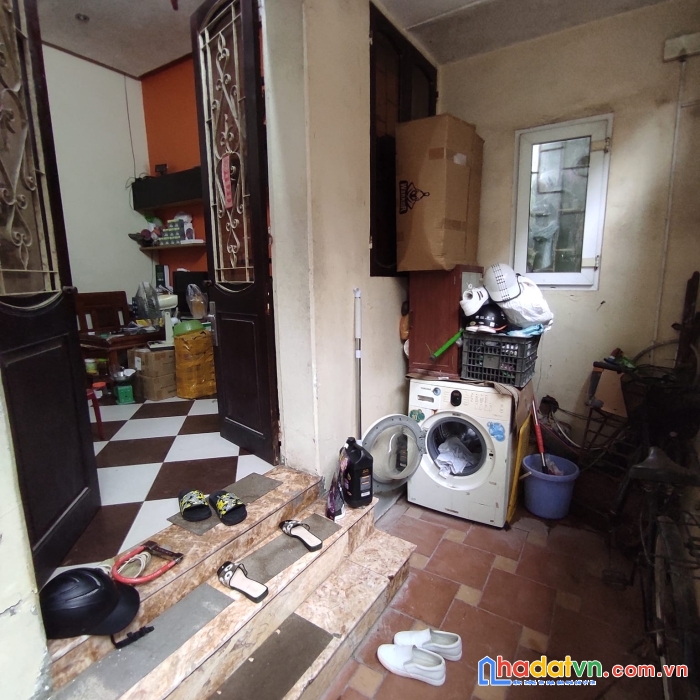 Chỉ 3,2 tỷ có ngay hộ khẩu hai bà trưng: dt 41m2; 3 tầng; mt 7,3m.