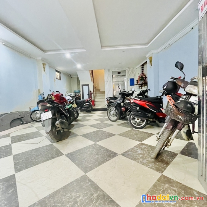 Bán tòa ccmn 11 phòng phố đại la hai bà trưng 68mx7t mt 7m 12.6 tỷ