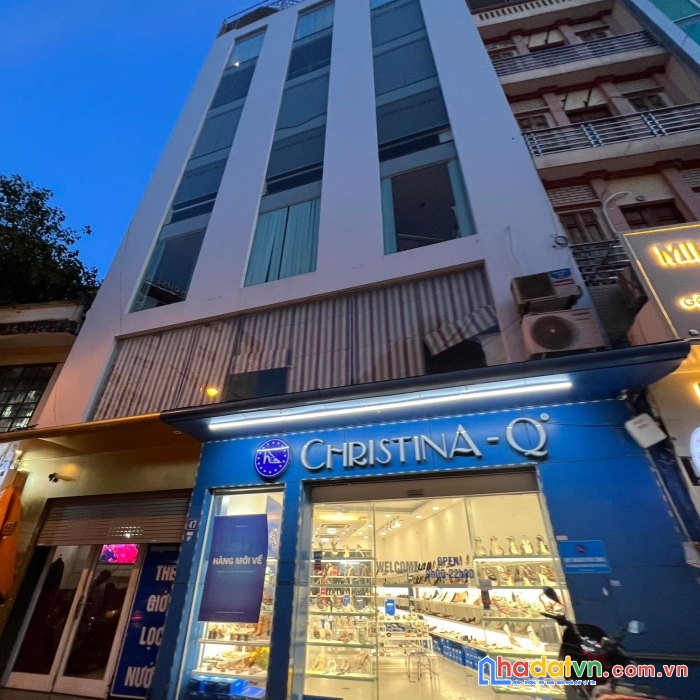 Bán toà văn phòng phố nguyễn lương bằng, 110m2, mt 7,8m, 28 tỷ, trước nhà có sân để xe rộng 80m2.
