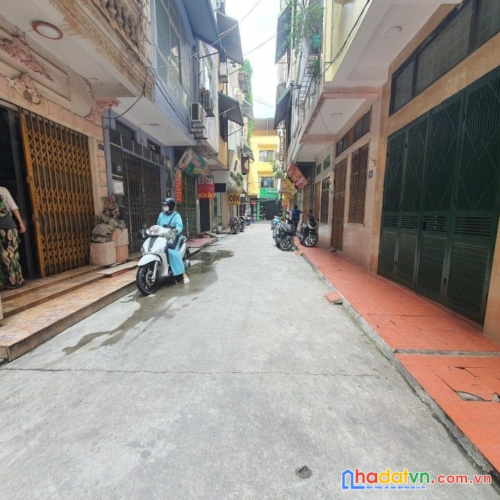 Trần phú hà đông, nhà 34m2,  ngay cạnh trường đại học, ô tô vào nhà, sổ đỏ nở hậu - 6 tỷ