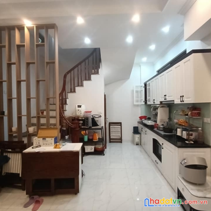 Bán nhà 4 tầng, 2 mặt tiền, đường 7m vỉa hè 5m, diện tích 52m2, khu đất dịch vụ phường vạn phúc.