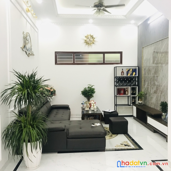 Cần bán nhà hoa bằng, vào ở ngay, nhà đẹp, tiện nghi, thoáng rộng, gần oto.