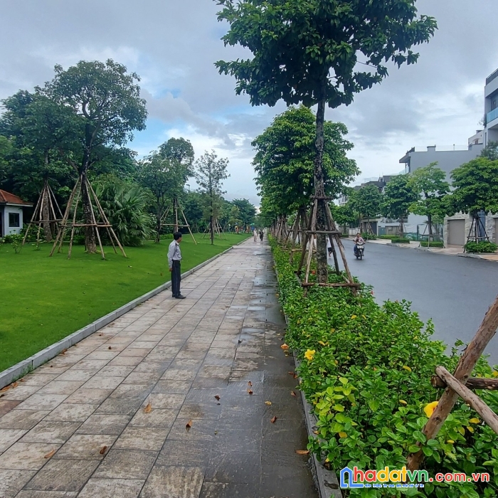 Bán 105m2 đất phố trạm, long biên - kinh doanh - phân lô - vỉa hè chỉ 9,1tỷ.