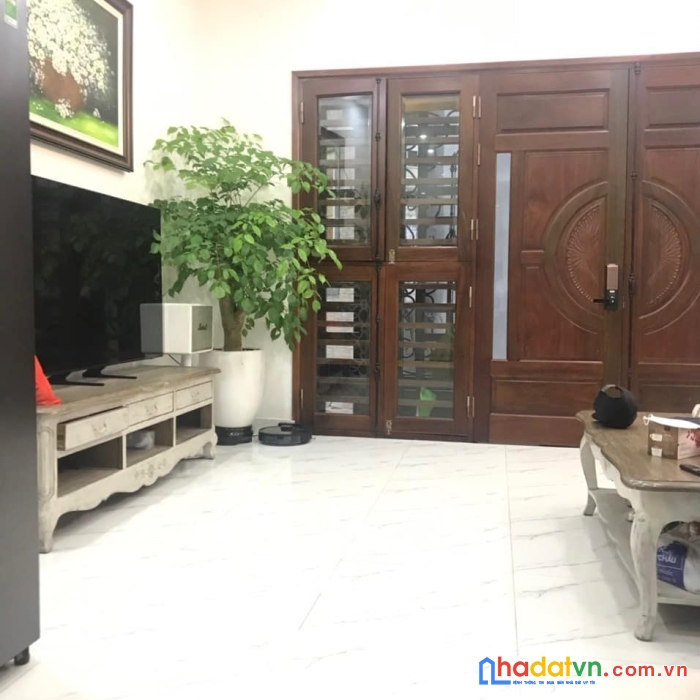 Bán nhà lạc long quân 53m ngõ thông gần hồ ô tô đỗ sát nhà giá chỉ 3,9 tỷ