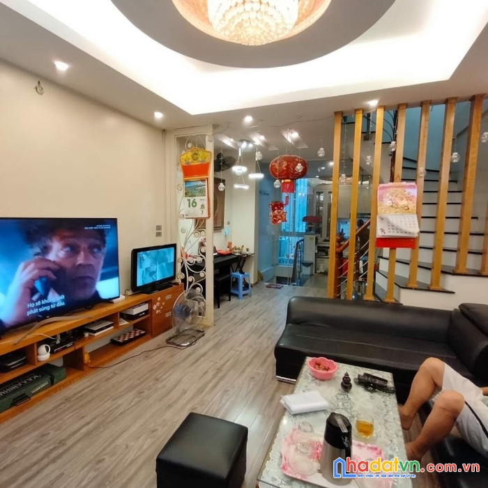 Cần bán nhà phố hoàng mai 35m2*5 tầng 3 ngủ, ngõ thoáng gần đường lớn, nhỉnh 4 tỷ