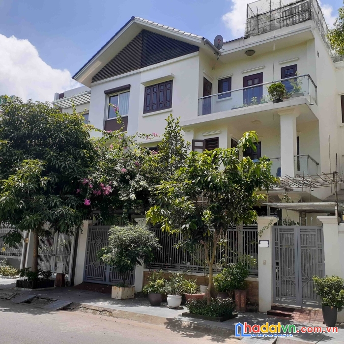Bán biệt thự kđt việt hưng, 170m2, giá 36 tỷ, view vườn hoa công viên tuyệt đẹp