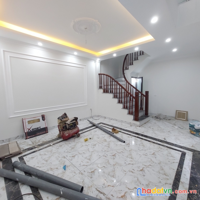 Nhà mới kính koong - nở hậu  - xem là thích - ở ngay, ở sướng - ô tô đỗ cổng.