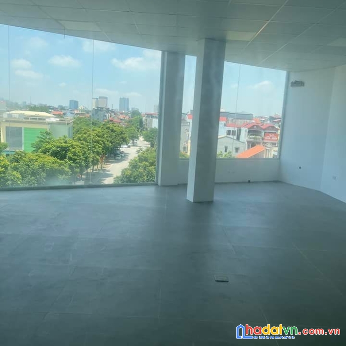 Cần cho thuê 3 tầng 4+5+6 nhà 6 tầng lô góc giá 50tr/th tại phố ái mộ , long biên
