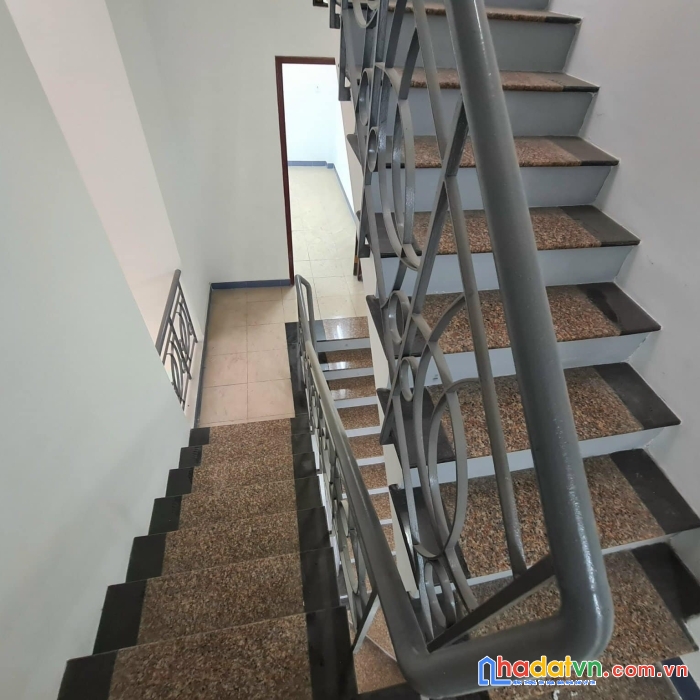 Bán gấp nhà nơ trang long hẻm xe hơi, sổ đẹp hoàn công đầy đủ, nhà mới vào ở ngay.
