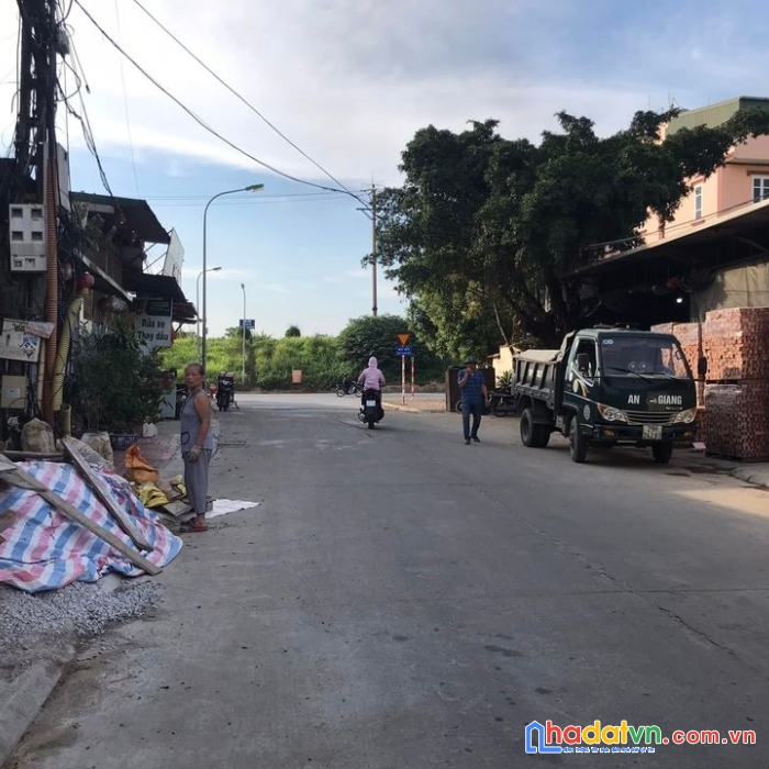 Bán nhà mặt phố ngọc thụy 161 m2, mt 9.2m, 18.5 tỷ